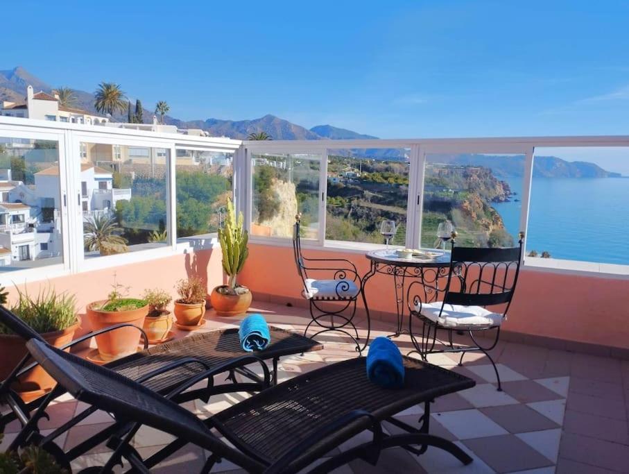Amazing 3 Bedroom Townhouse Close To Burriana, Nerja Exterior photo