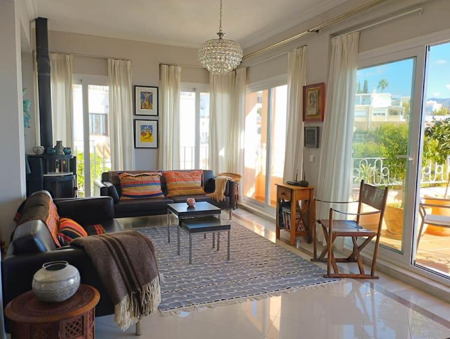 Amazing 3 Bedroom Townhouse Close To Burriana, Nerja Exterior photo